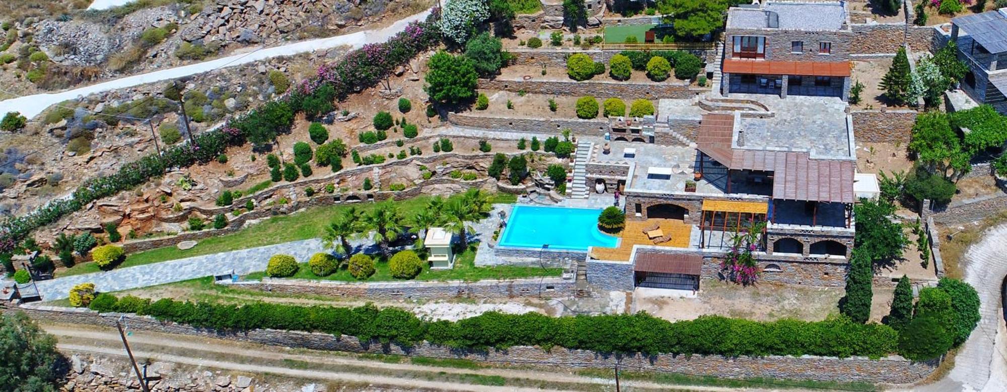 Villa Porto And *
